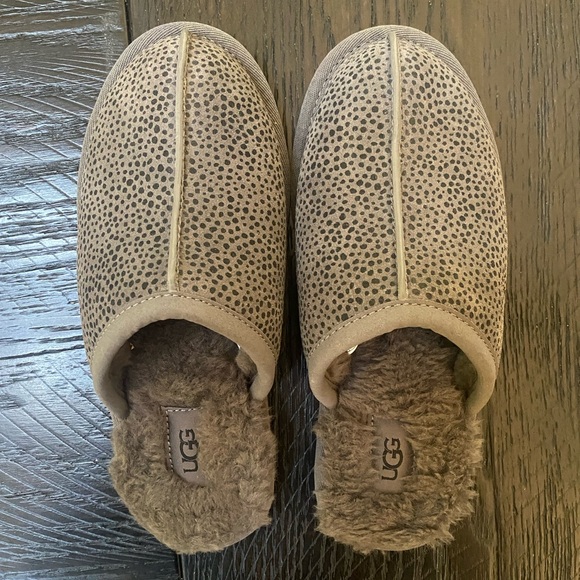 UGG Shoes - UGG Charcoal Slippers Size 7